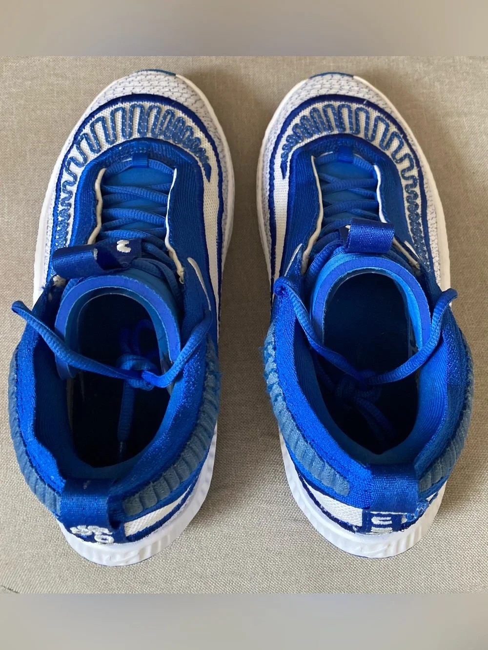 Nike Cosmic Unity 3 Team Blue White Men’s 7.5 Woman’s 9